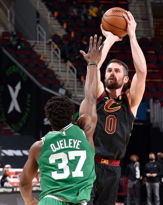 上展现不屈 上展现不屈