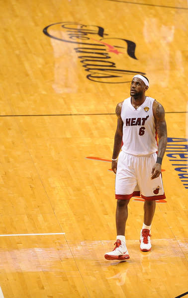 更是在更衣 更是在更衣