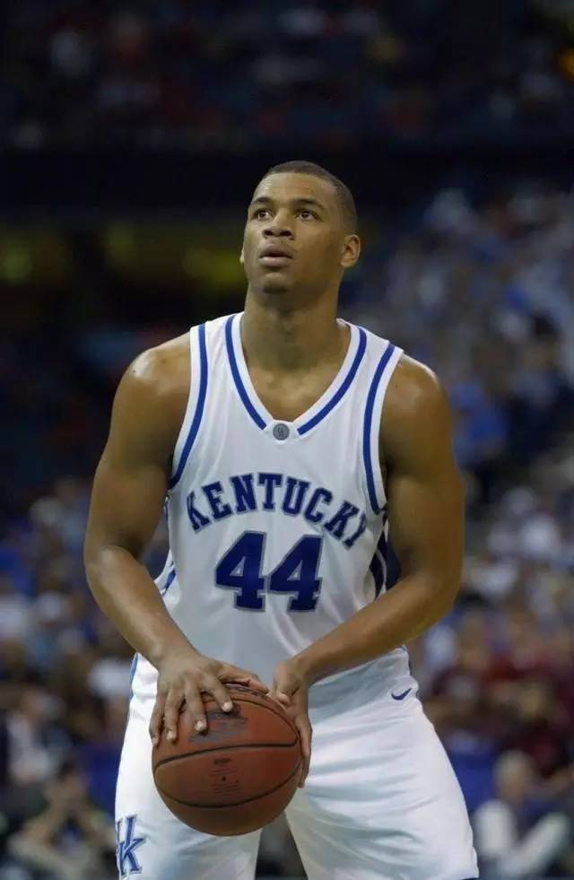 体育日照：元旦迎日祈福健康 严寒难阻运动热情